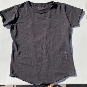 Alphalete Essential Scoop Short Sleeve in Black